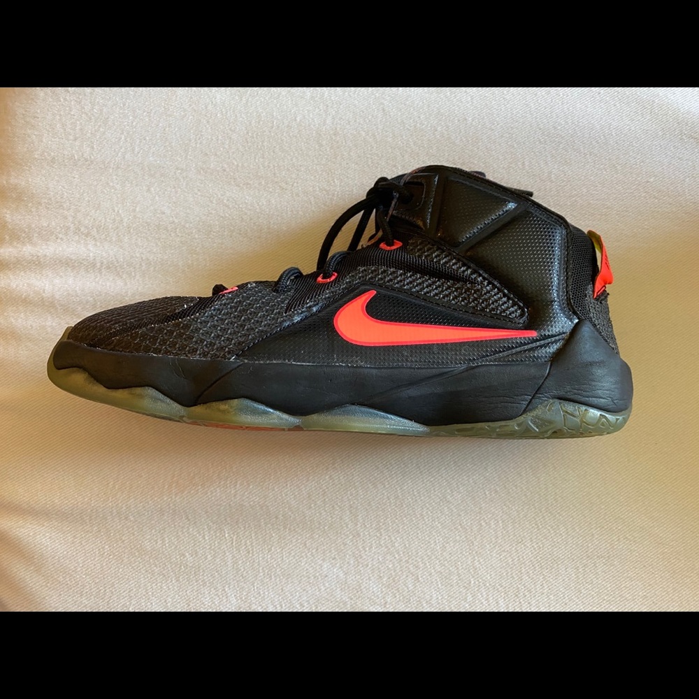 Nike Lebron Youth Basketball Shoes (Size 3Y)